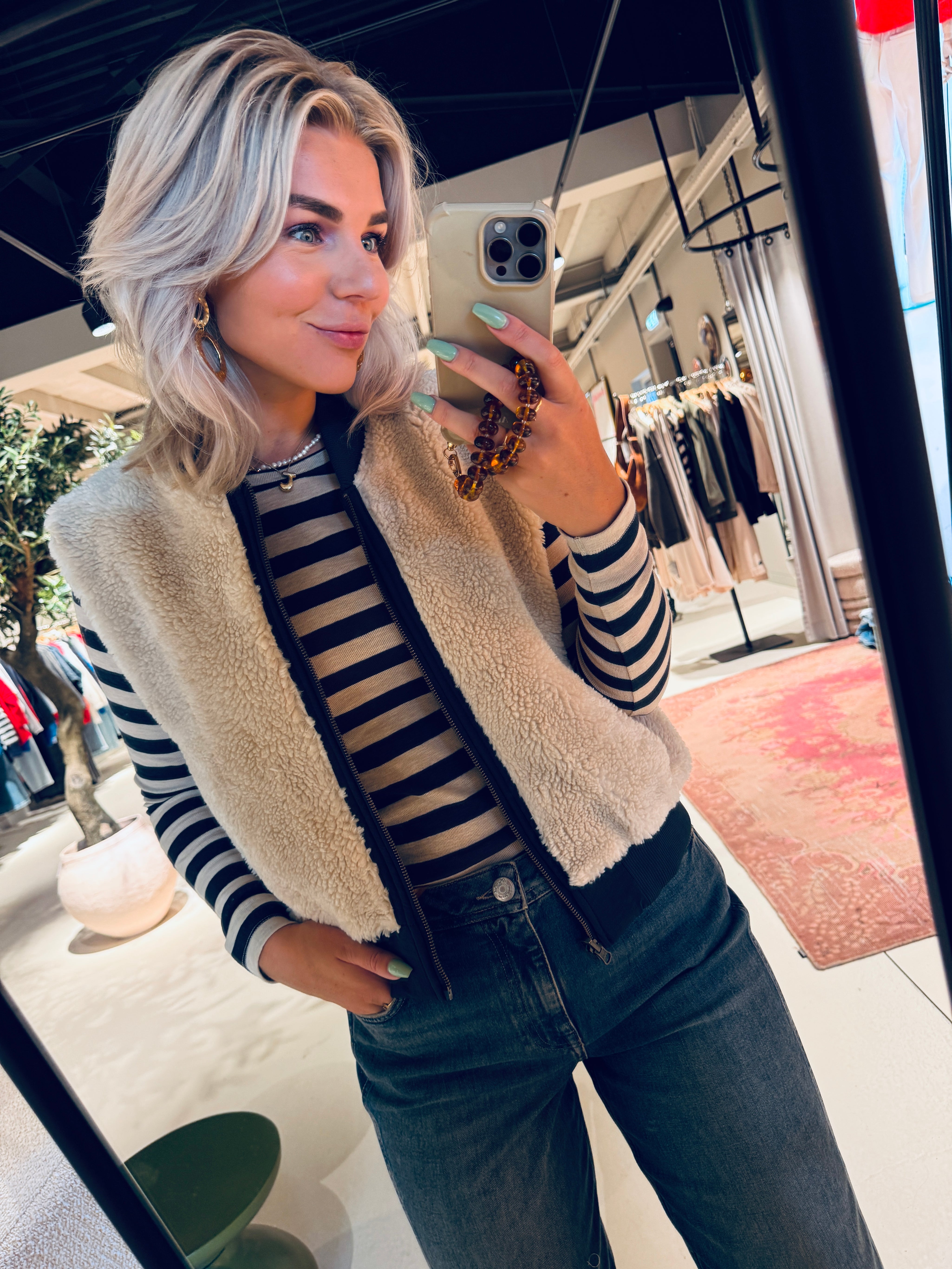 Aleksi Sleeveless Jacket