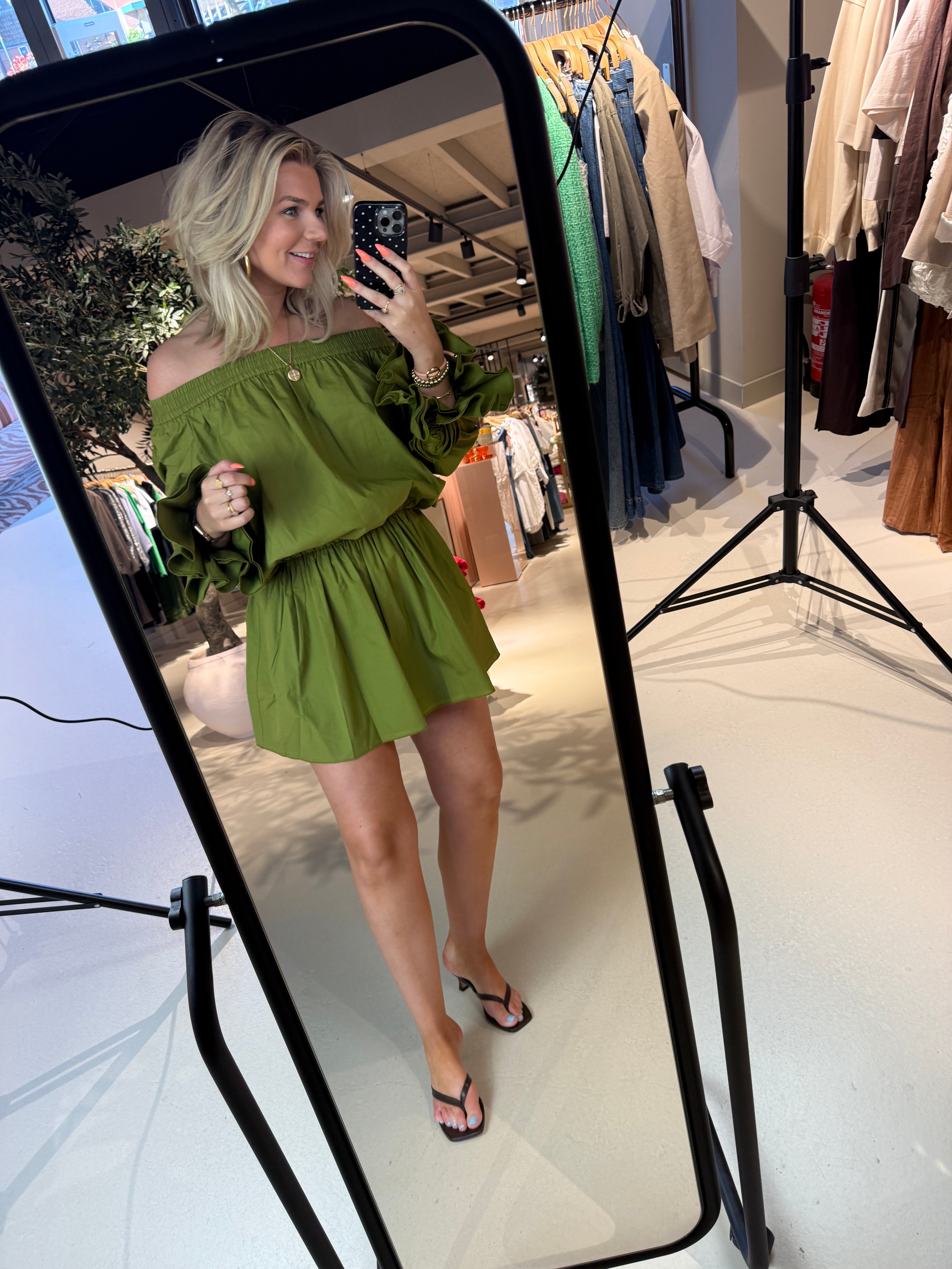 Jegan Off Shoulder Minidress in het groen voor dames van Essentiel Antwerp