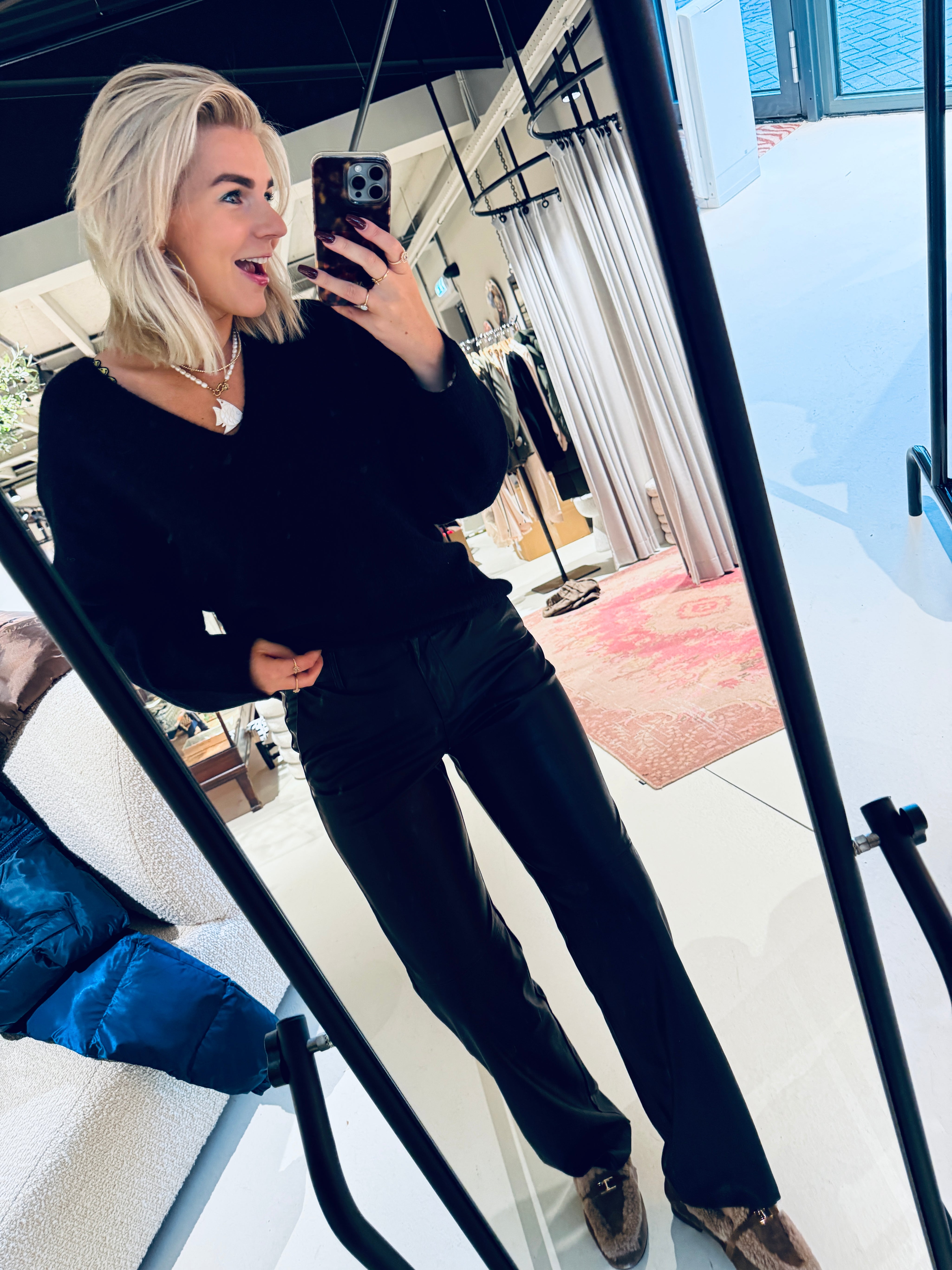 Lucia Pullover - Black