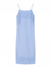 Loni knee strap dress licht blauw met dunne bandjes voor dames van Gustav
