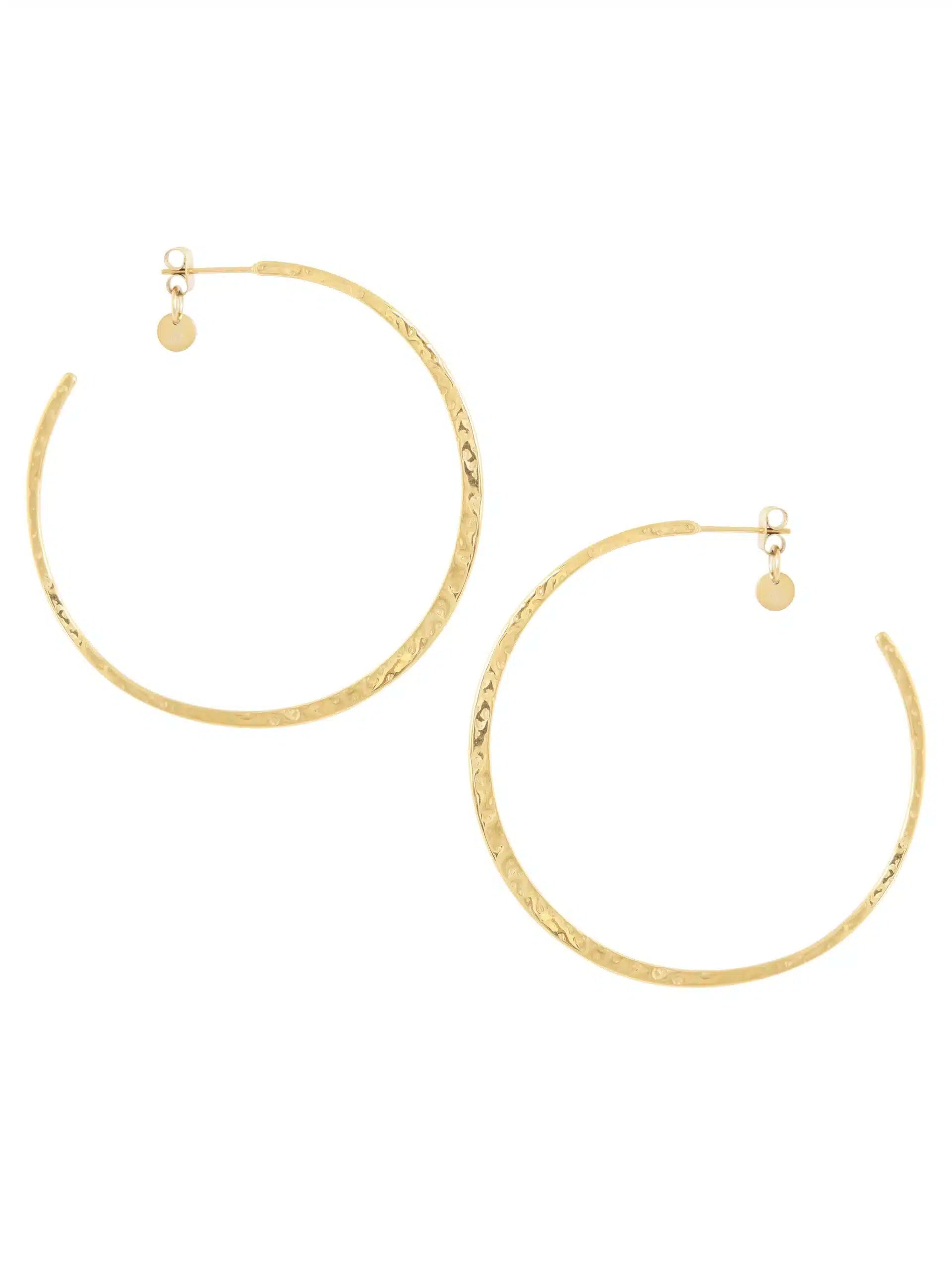 Platte gehamerde oorringen large 6.2cm Ellen Beekmans