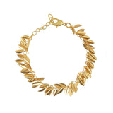 Goldenes Armband mit Blättern