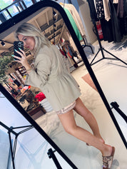 Jenan Blazer met geplooide details op mouw van Ibana