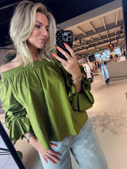 Jovie Off Shoulder Top in het groen voor dames van Essentiel Antwerp