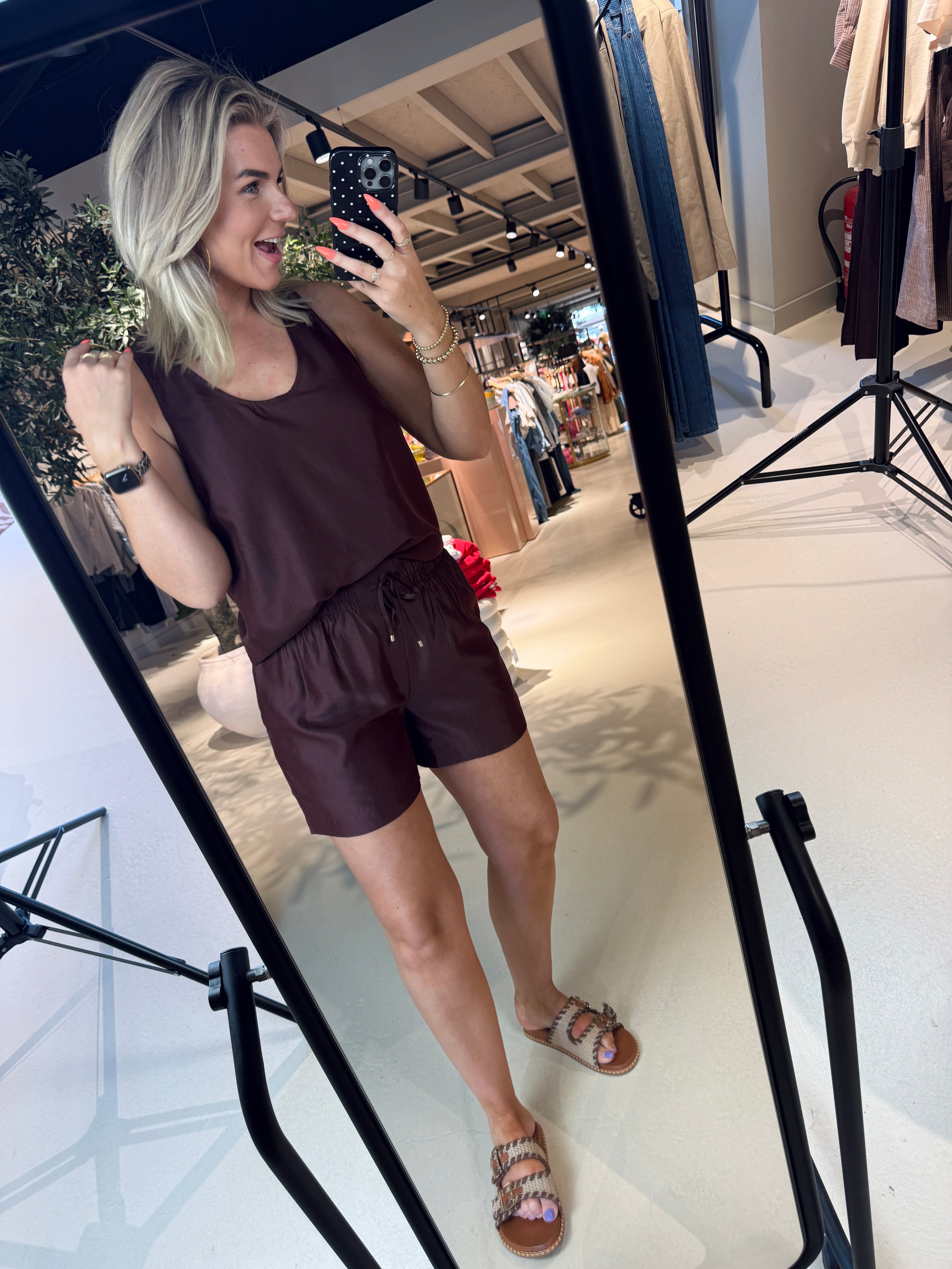 Quentyn relaxed fit shorts in het donkerrood van Dante6