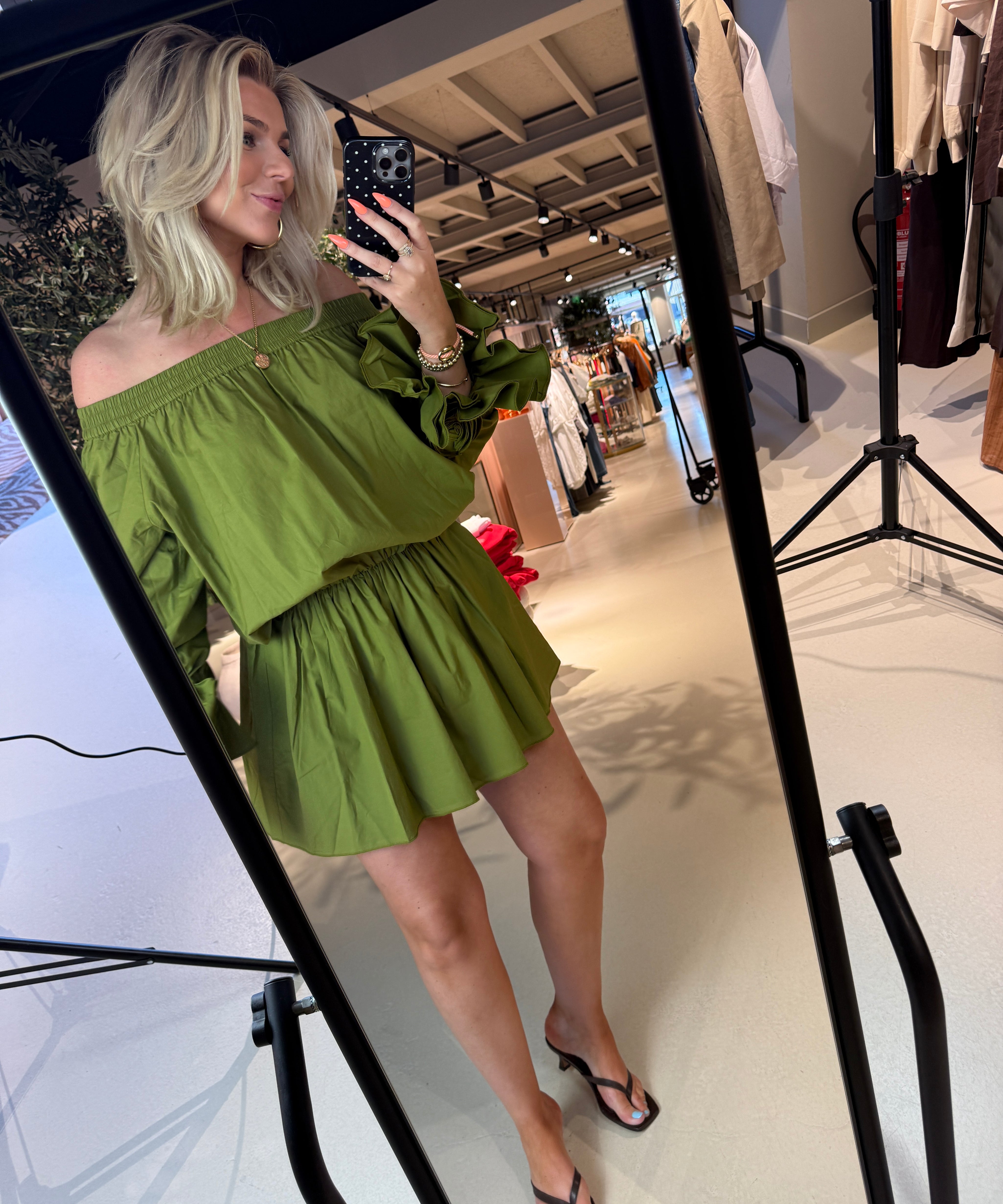 Jegan Off Shoulder Minidress in het groen voor dames van Essentiel Antwerp