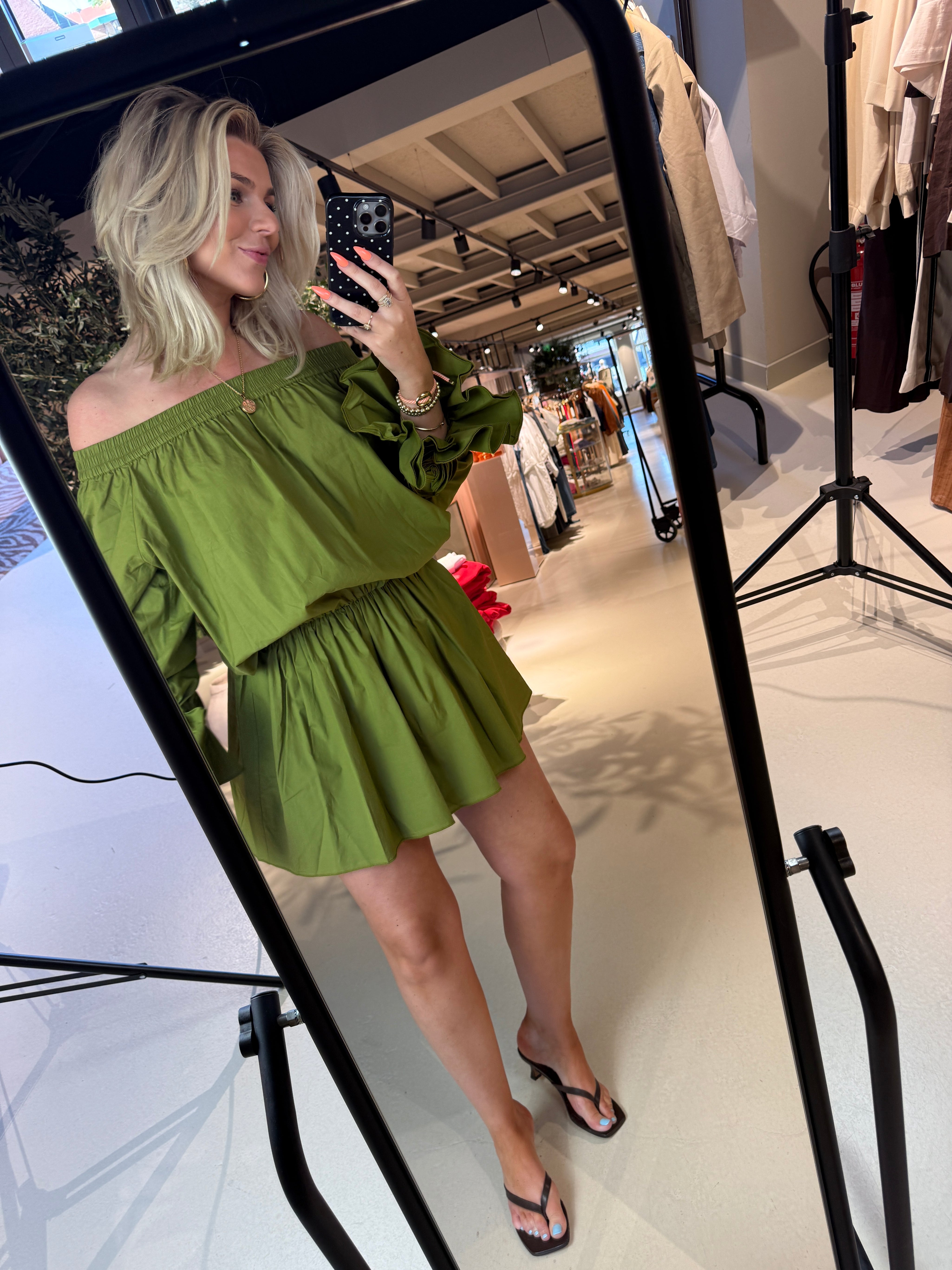 Jegan Off Shoulder Minidress in het groen voor dames van Essentiel Antwerp