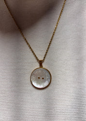 Ketting - Bedel Chanel Parelmoer Wit met logo tekst