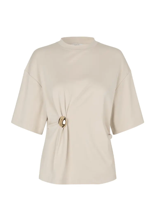 Enora Brooch Tee voor dames van Second Female