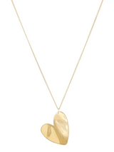 Kurze Kette mit großem goldenen Herz