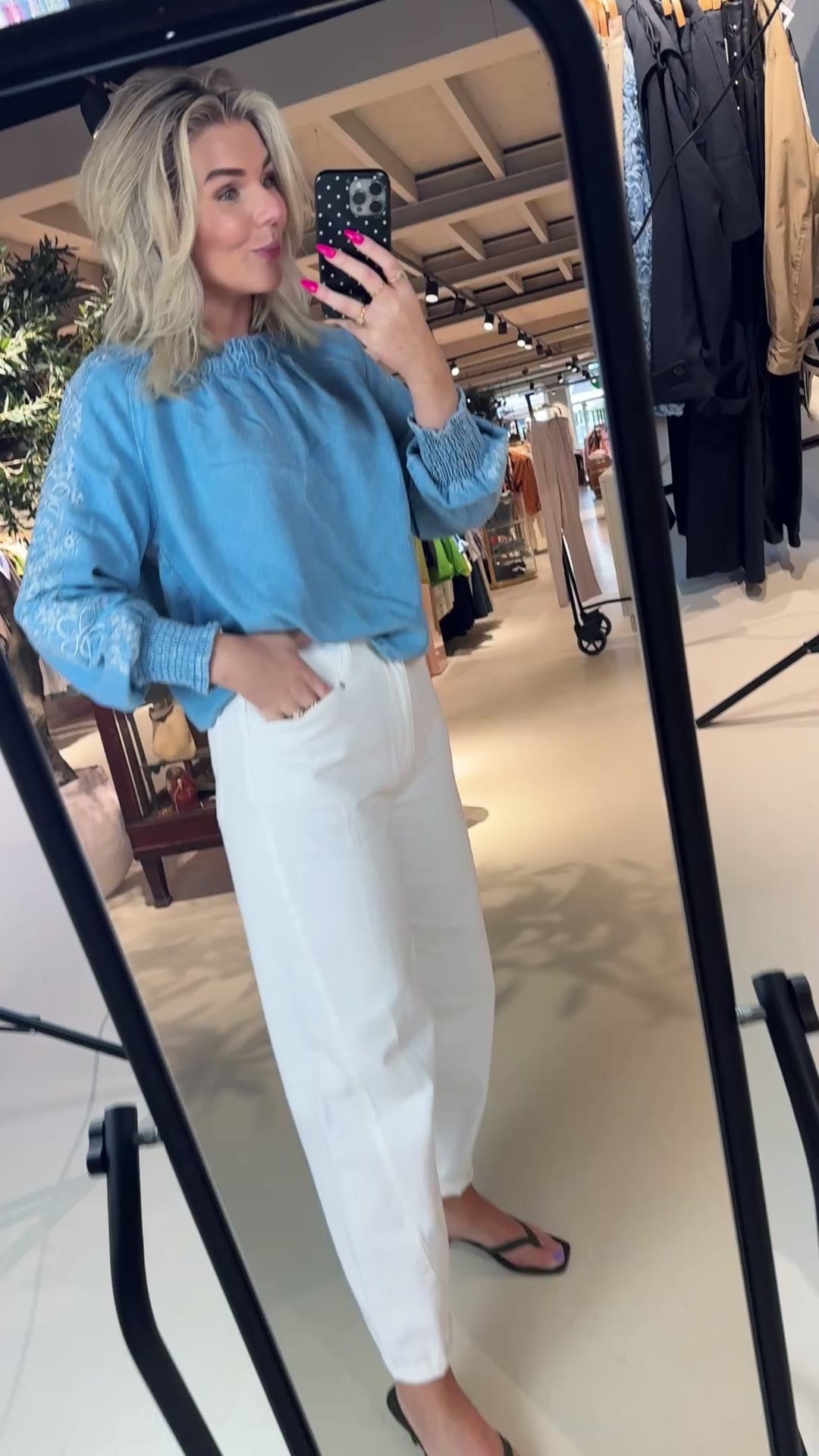 Anesa, Blouse