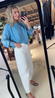 Anesa, Blouse