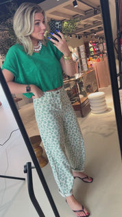 Lew grüne Gepardenhose