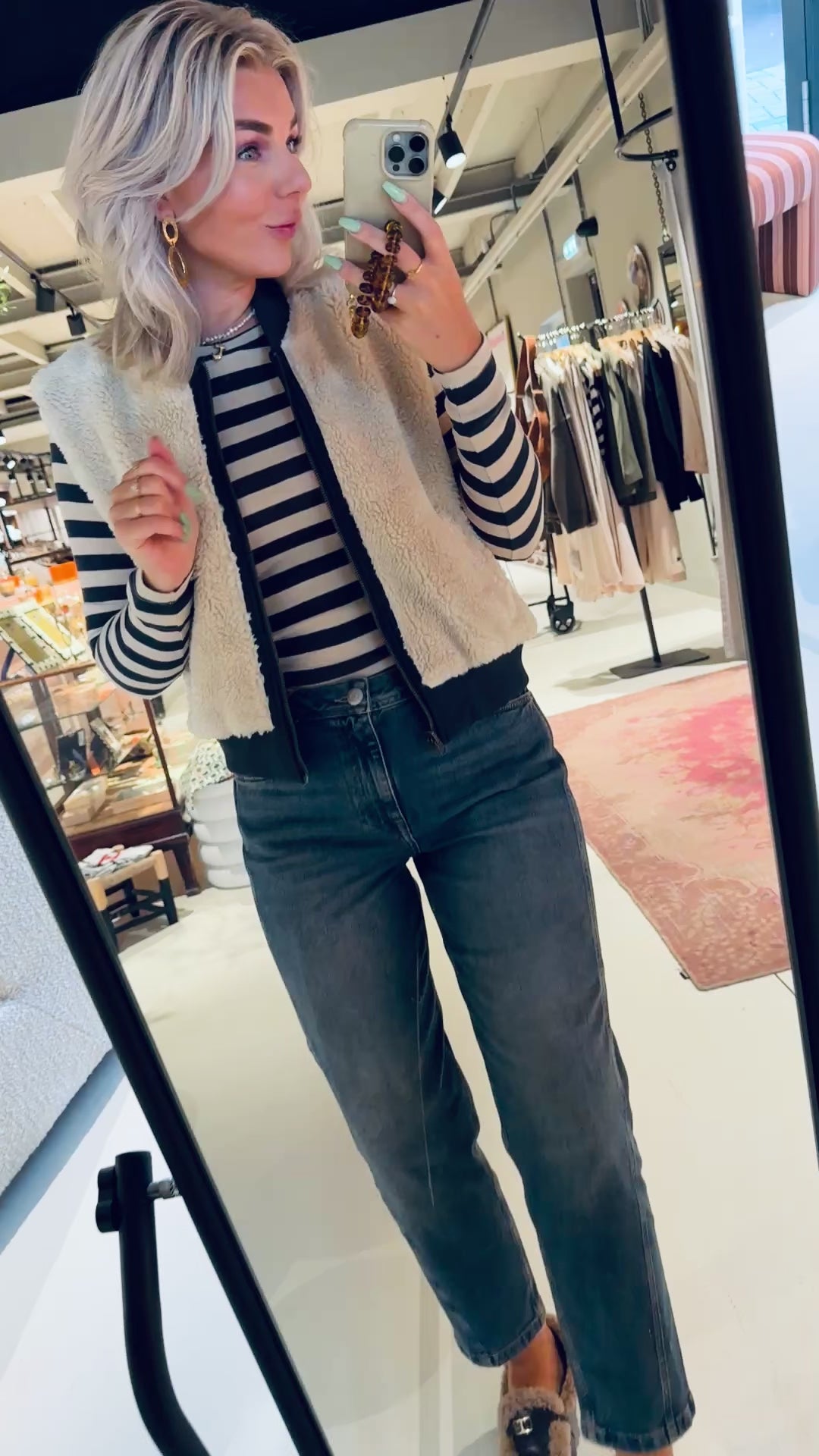 Aleksi Sleeveless Jacket